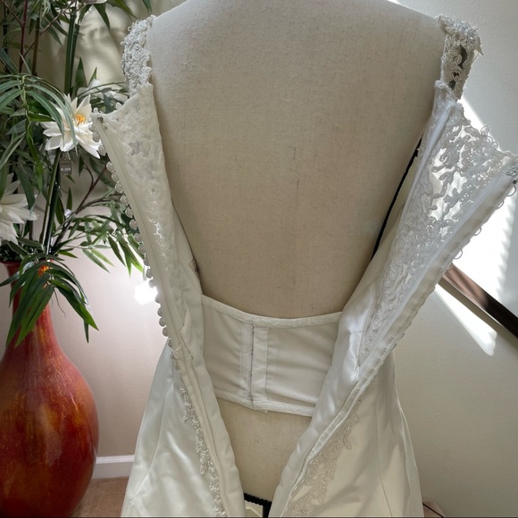 Maggie Sottero wedding dress size 12 - Picture 3 of 15